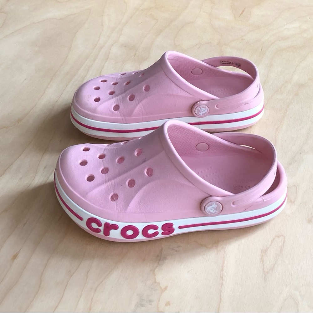 Crocs Crocband Candy Pink Clogs casual Comfort Water Resistant Girls Size 2J.